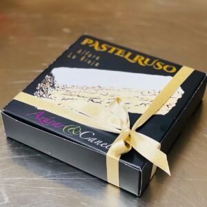 Pasteles Rusos de Alfaro artesanales presentados sobre fondo oscuro